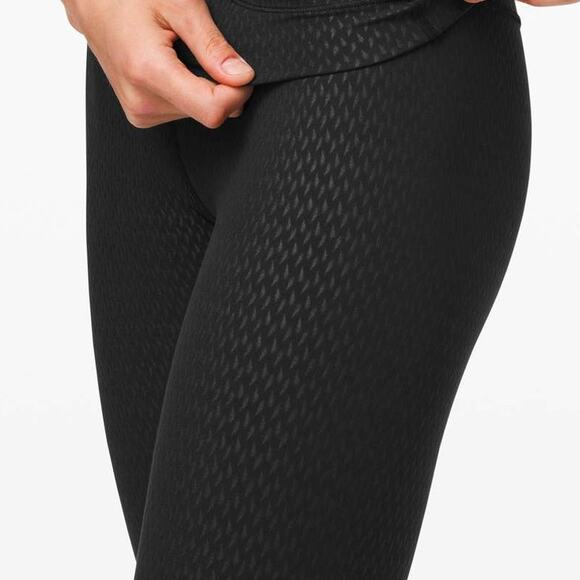 Lululemon Align Crop 21" Diverge Emboss Black Women's Size 2 Excellent Condition - Picture 4 of 8